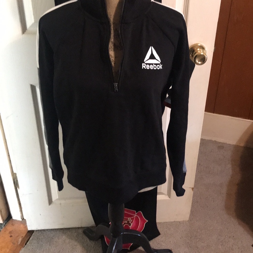 NWT Black LS Reebok brand pull over sweater/sweatshirt size Medium